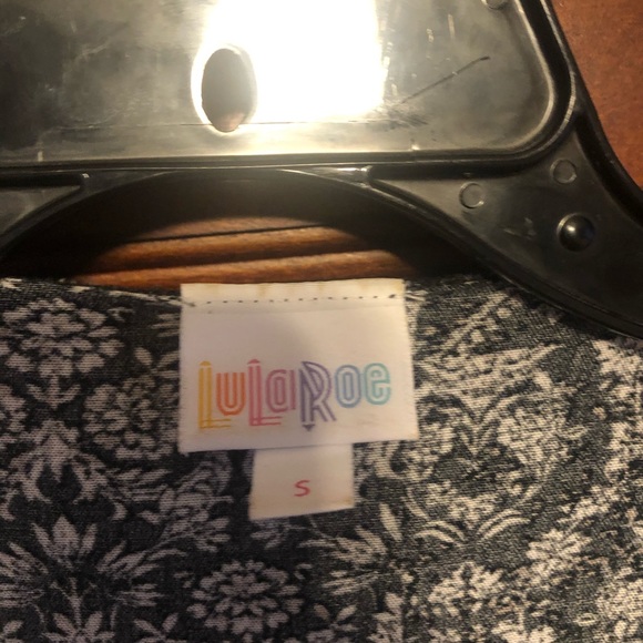 Small black and white paisley Shirley - Picture 3 of 3